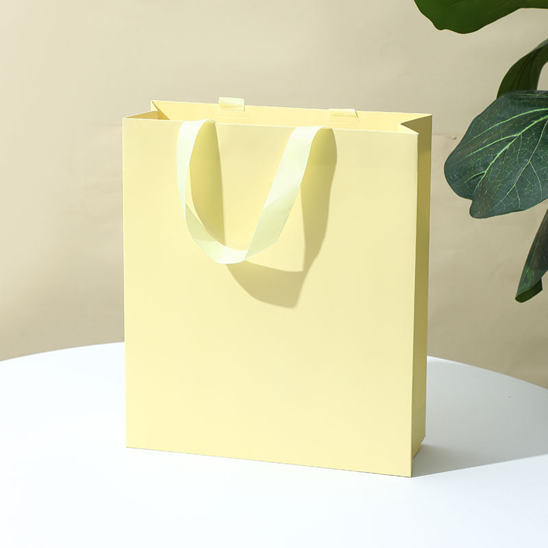 Solid-color gift tote bag¡ªminimalist, premium-feel, made of thickened white cardstock; suitable for jewelry box packaging