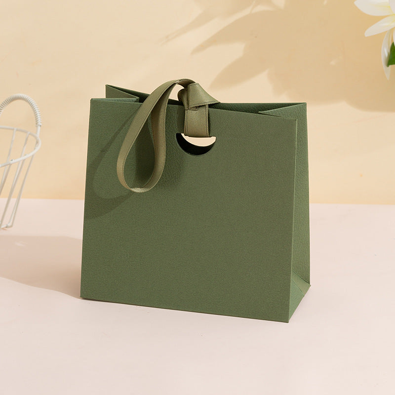 Exquisite paper gift bags with M-fold bottoms¡ªideal for jewelry and party favors
