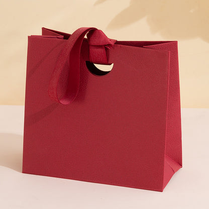 Exquisite paper gift bags with M-fold bottoms¡ªideal for jewelry and party favors