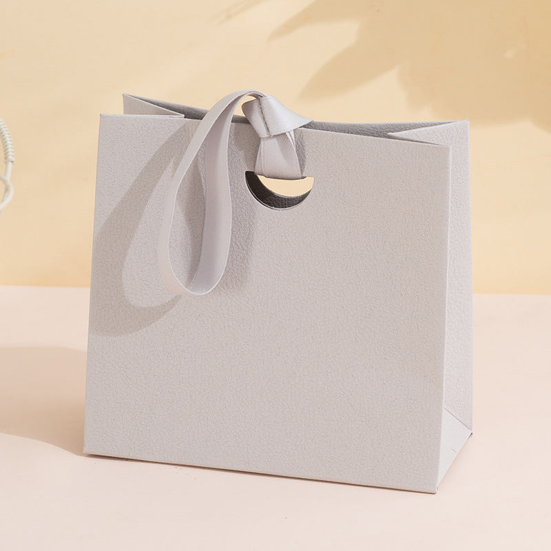 Exquisite paper gift bags with M-fold bottoms¡ªideal for jewelry and party favors
