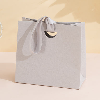 Exquisite paper gift bags with M-fold bottoms¡ªideal for jewelry and party favors