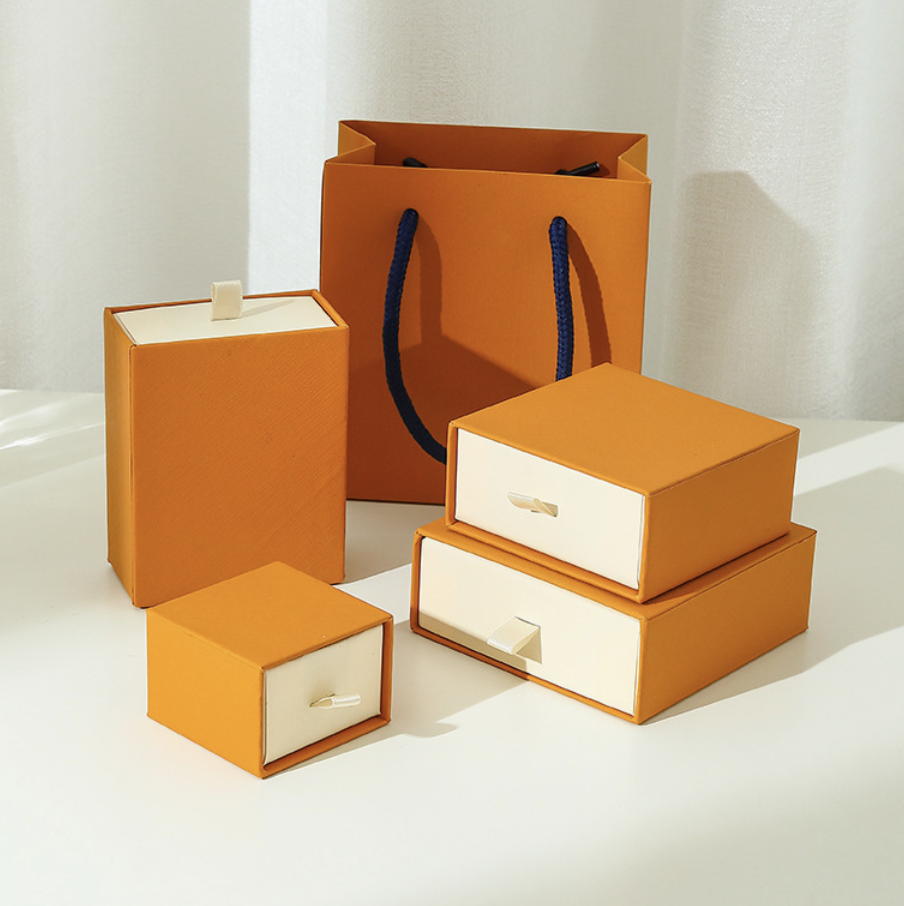 Baroque Velvet Gift Box with Light Luxury Handbag